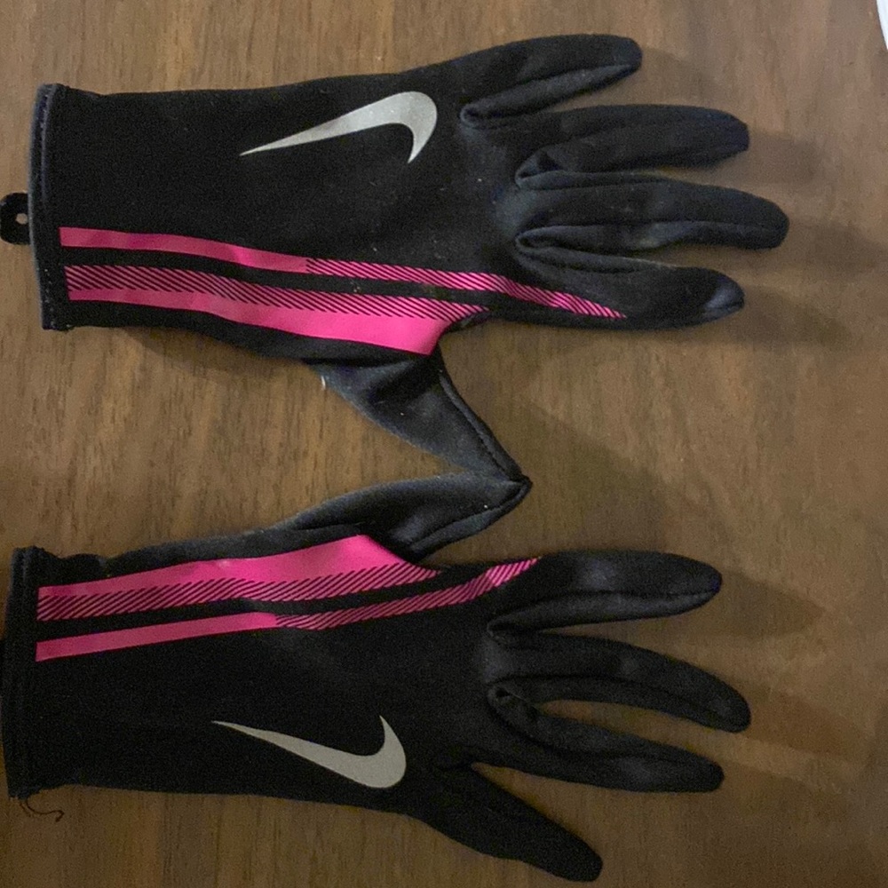 Small pink and black Nike gloves